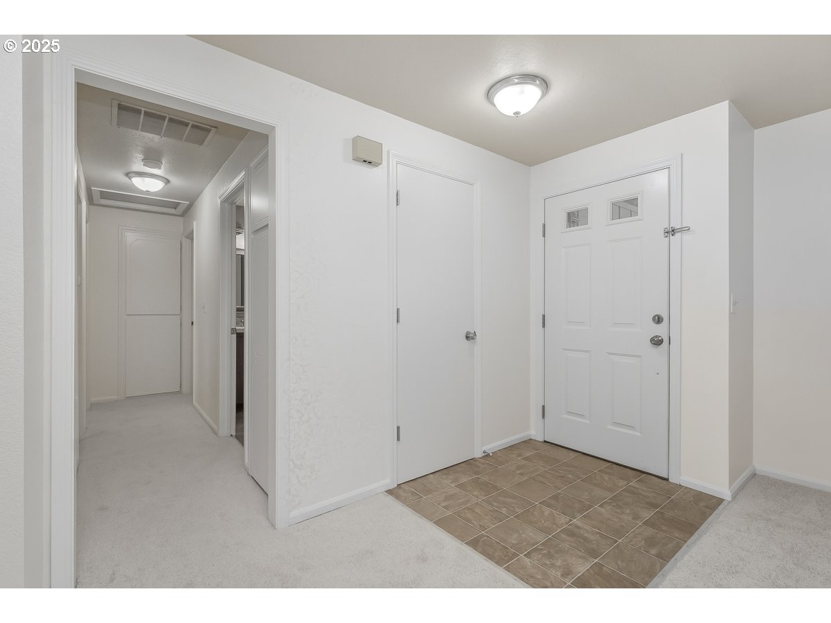 3247 Southeast Hathaway Drive Corvallis, OR 97333 - Photo 4 of 28 a view of an empty room