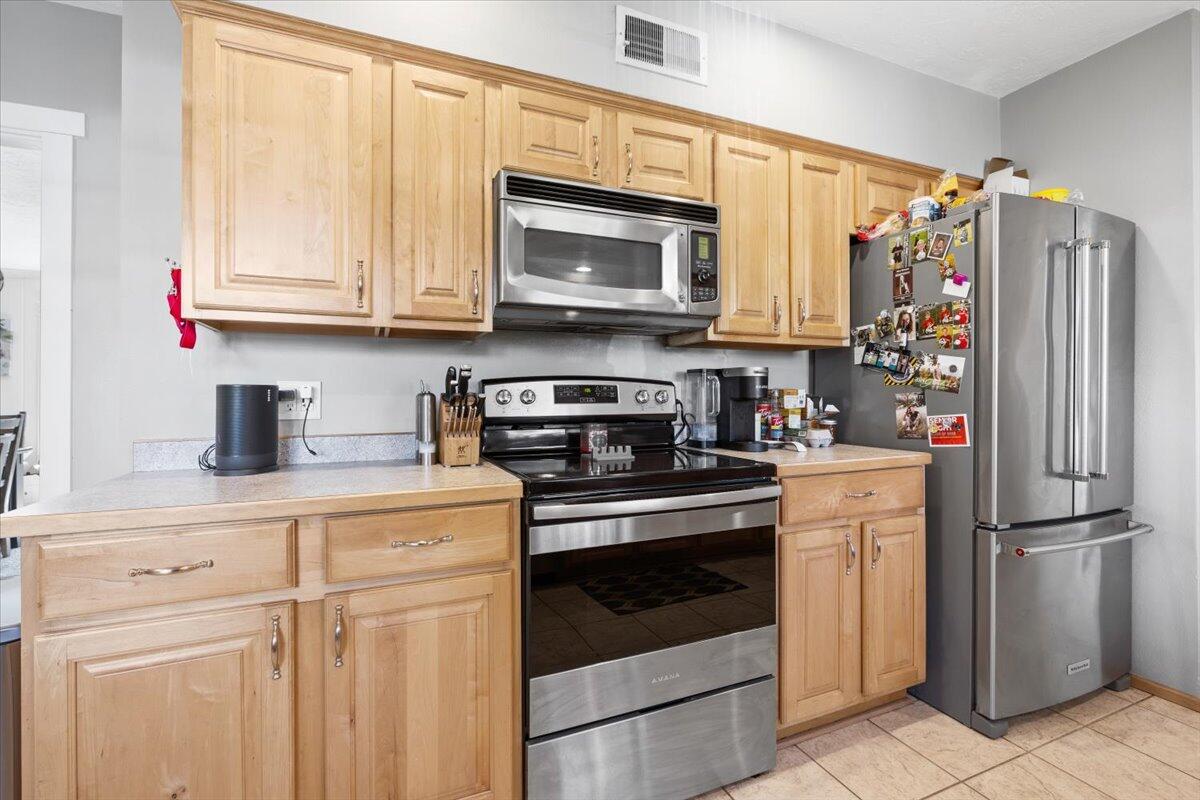2136 Hillcrest Road Medford, OR 97504 - Photo 11 of 40 21-CI_2303