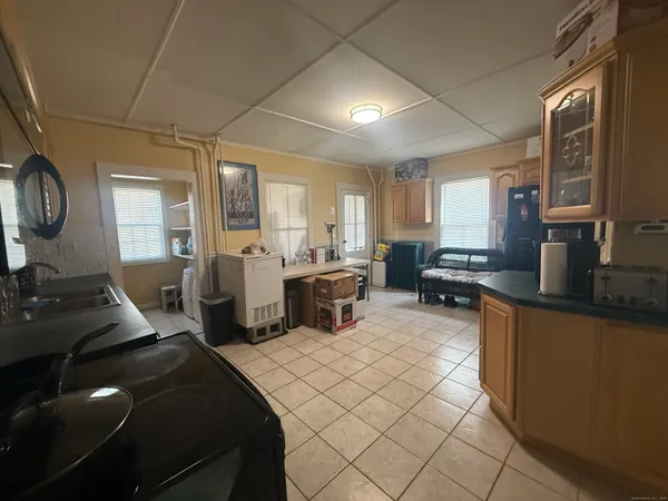 $2,050 | 63 Ridge Street, Manchester, CT 06040