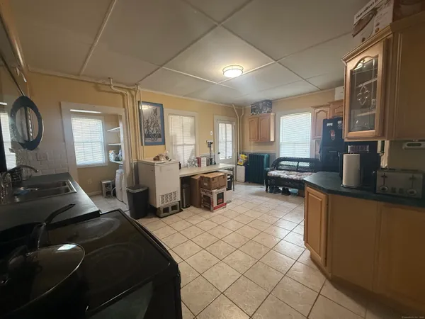 $2,050 | 63 Ridge Street, Manchester, CT 06040