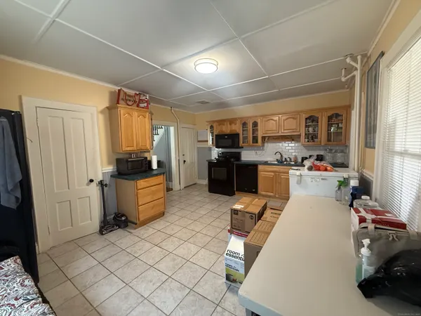 $2,050 | 63 Ridge Street, Manchester, CT 06040