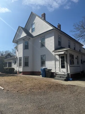 $2,050 | 63 Ridge Street, Manchester, CT 06040