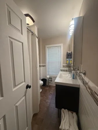 $2,050 | 63 Ridge Street, Manchester, CT 06040