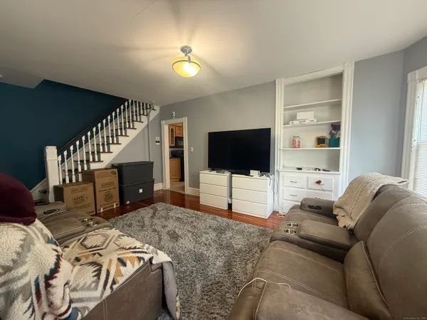 $2,050 | 63 Ridge Street, Manchester, CT 06040