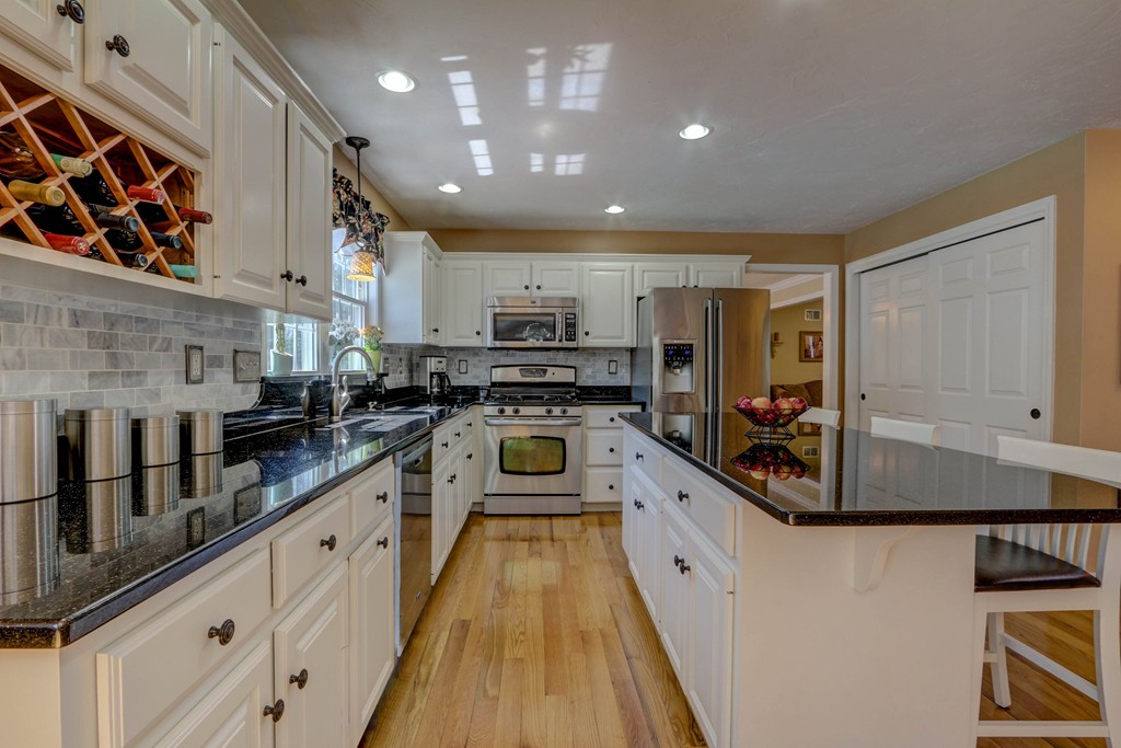 28 Field Road Medway, MA 02053 - Photo 8 of 30 Gallery Image 8