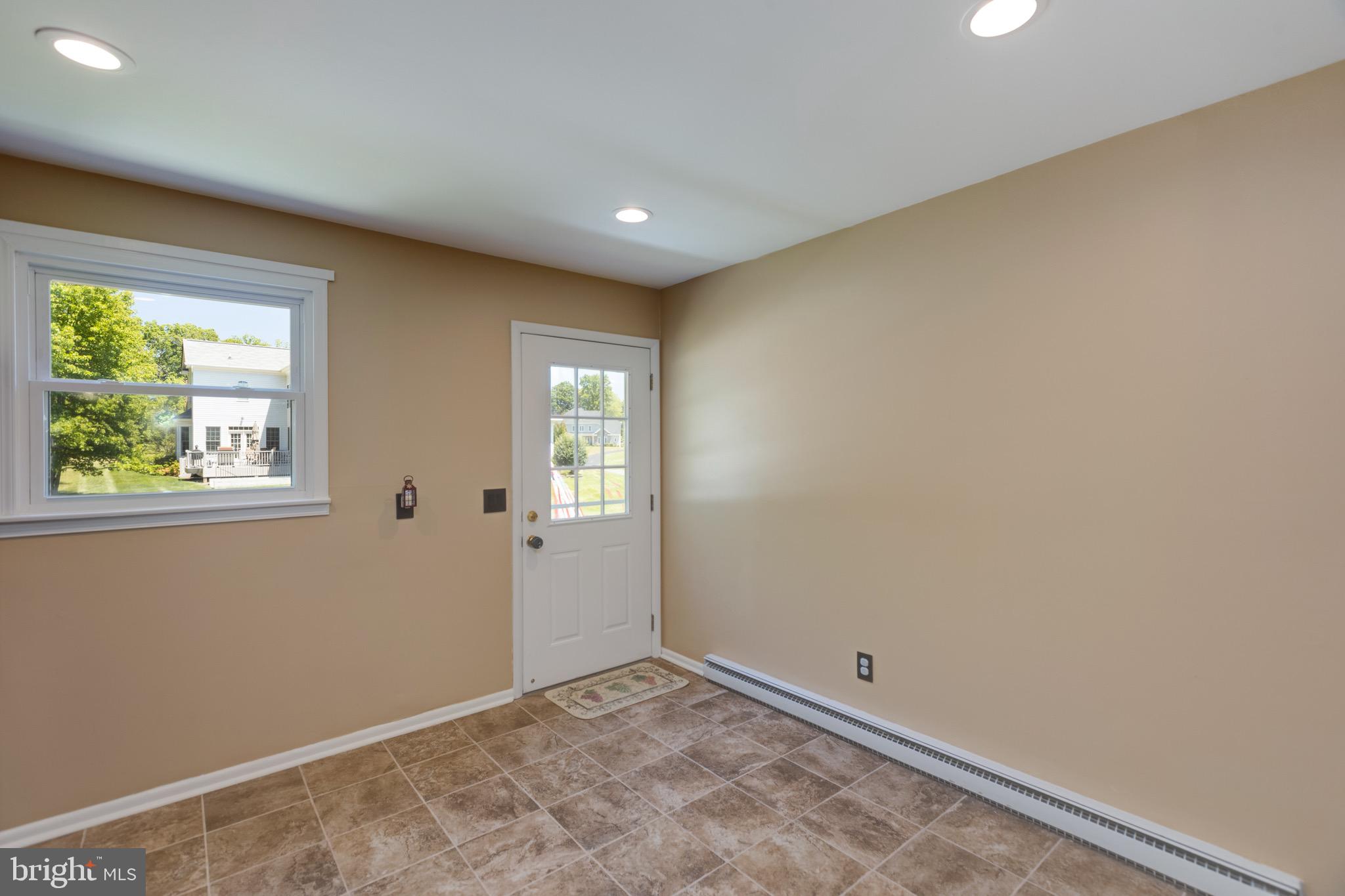 8915 Igoe Street Lorton, VA 22079 - Photo 5 of 62 Side entry