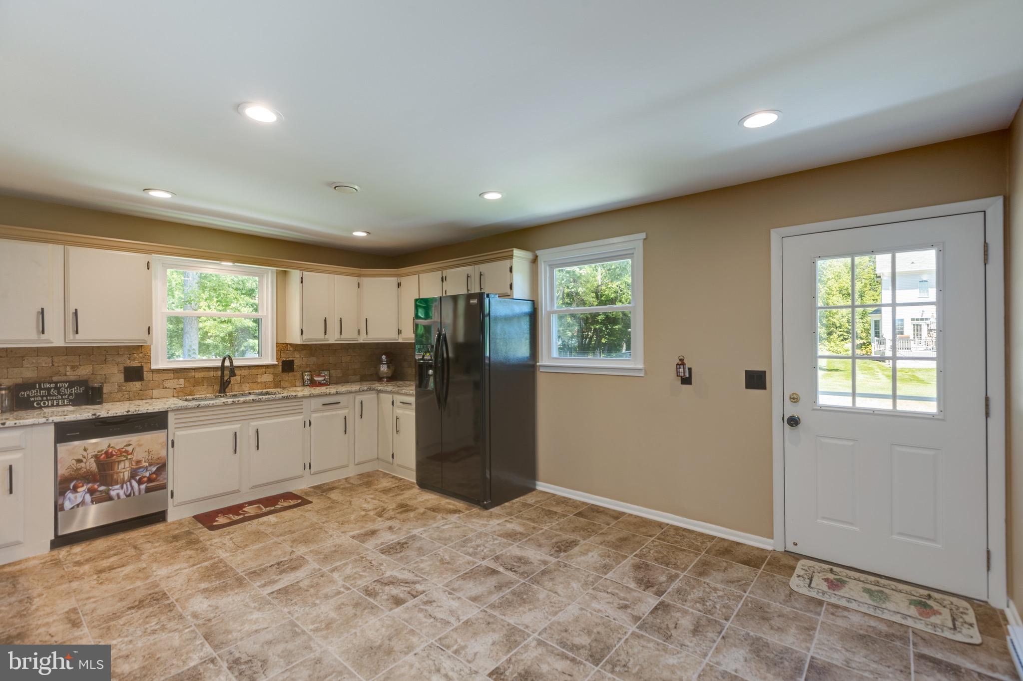 8915 Igoe Street Lorton, VA 22079 - Photo 6 of 62