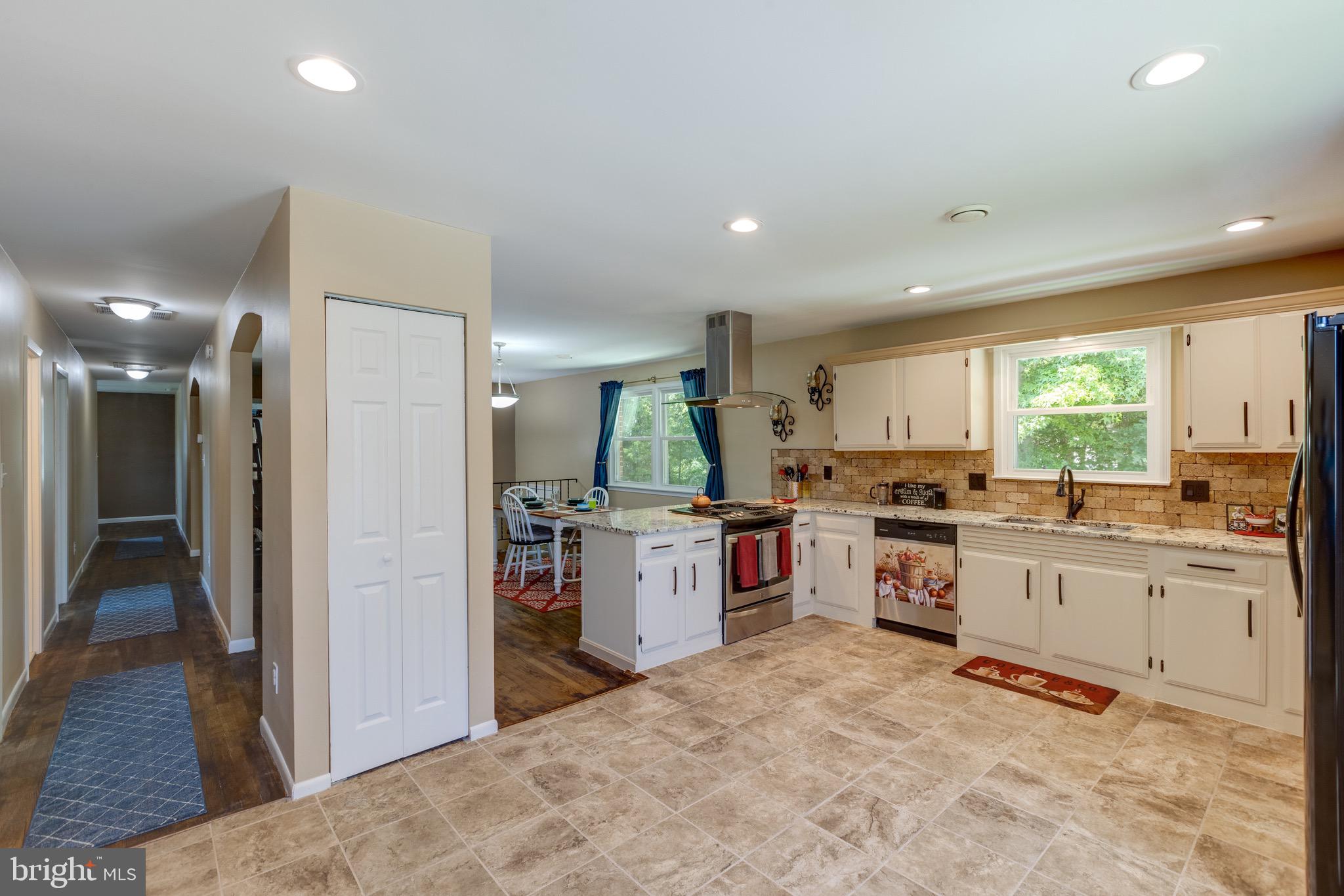 8915 Igoe Street Lorton, VA 22079 - Photo 7 of 62