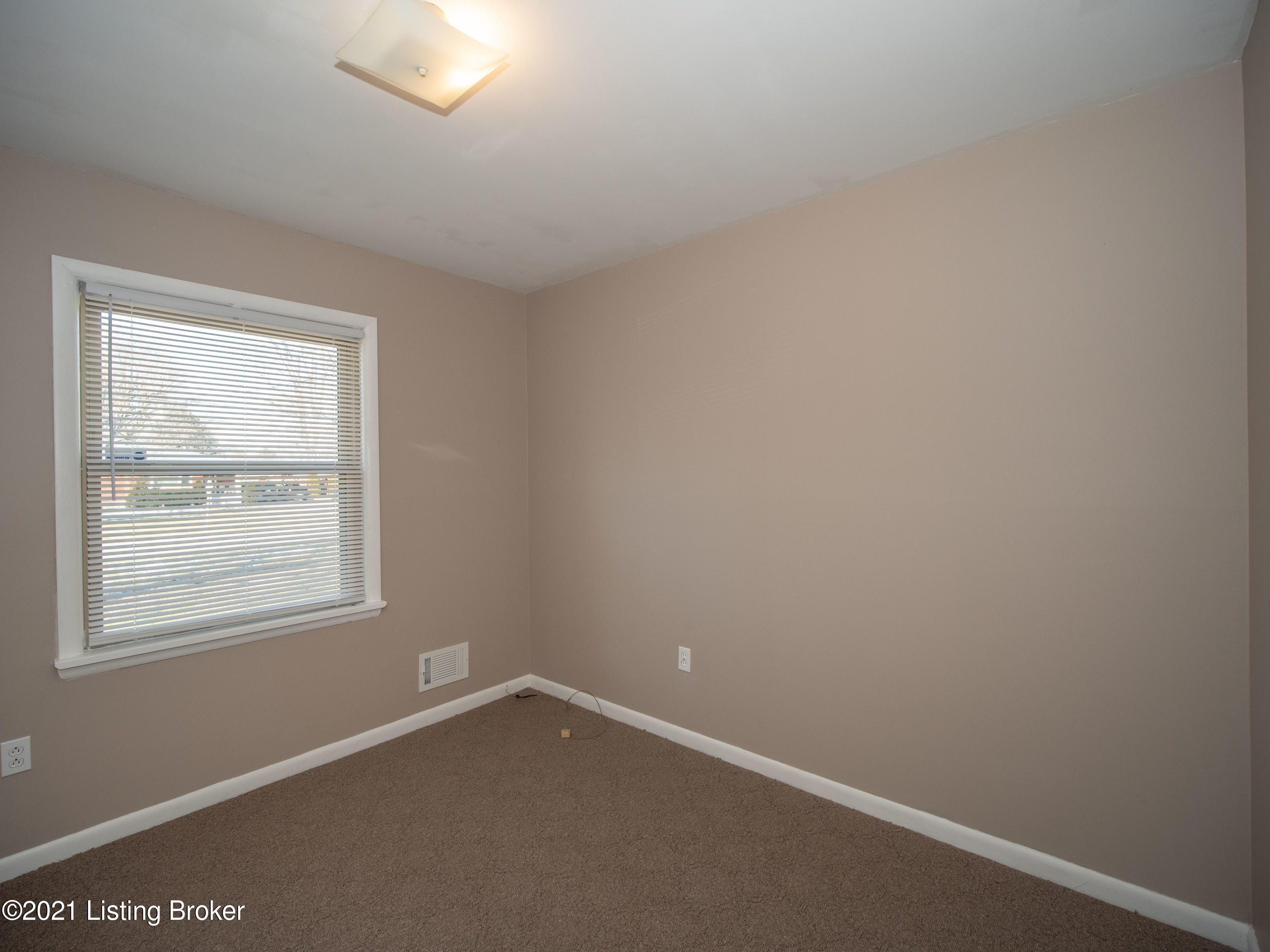 11007 Deering Road Louisville, KY 40272 - Photo 11 of 42 11007 Deering Road (2 of 50)