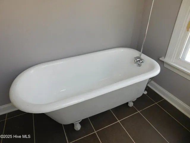 $2,200 | 304 Avenue A, New Bern, NC 28560