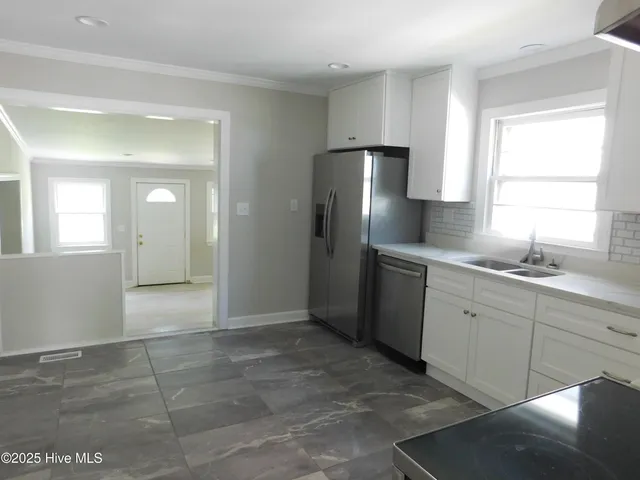 $2,200 | 304 Avenue A, New Bern, NC 28560