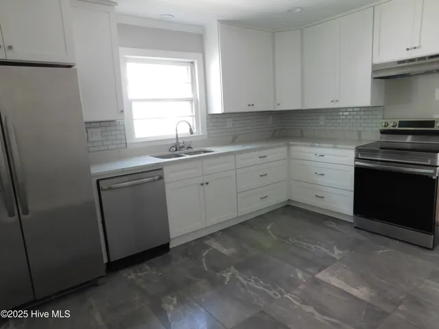 $2,200 | 304 Avenue A, New Bern, NC 28560