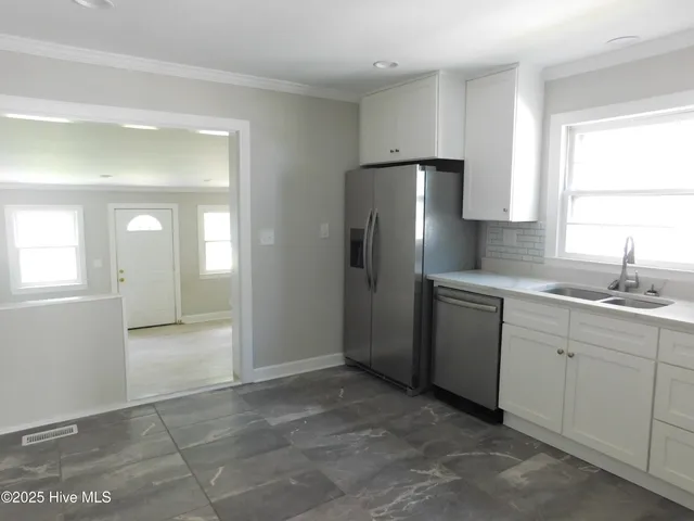 $2,200 | 304 Avenue A, New Bern, NC 28560