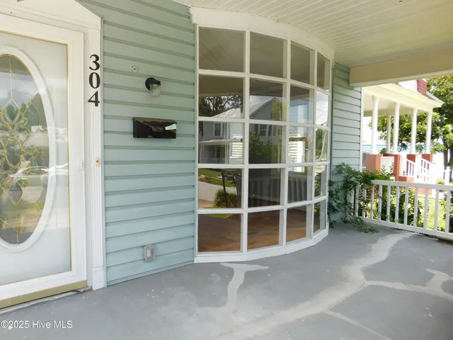 $2,200 | 304 Avenue A, New Bern, NC 28560