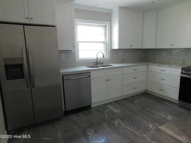 $2,200 | 304 Avenue A, New Bern, NC 28560