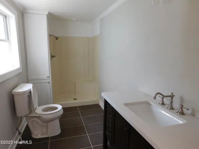 $2,200 | 304 Avenue A, New Bern, NC 28560