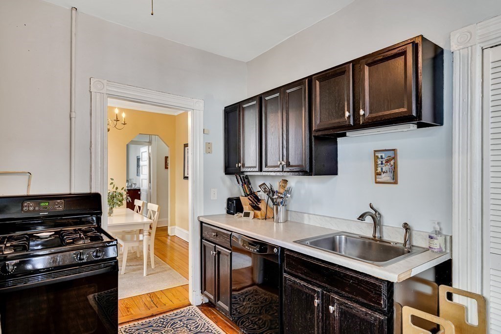6 Perry Street, Unit 6 Brookline, MA 02445 - Photo 11 of 18 Gallery Image 11