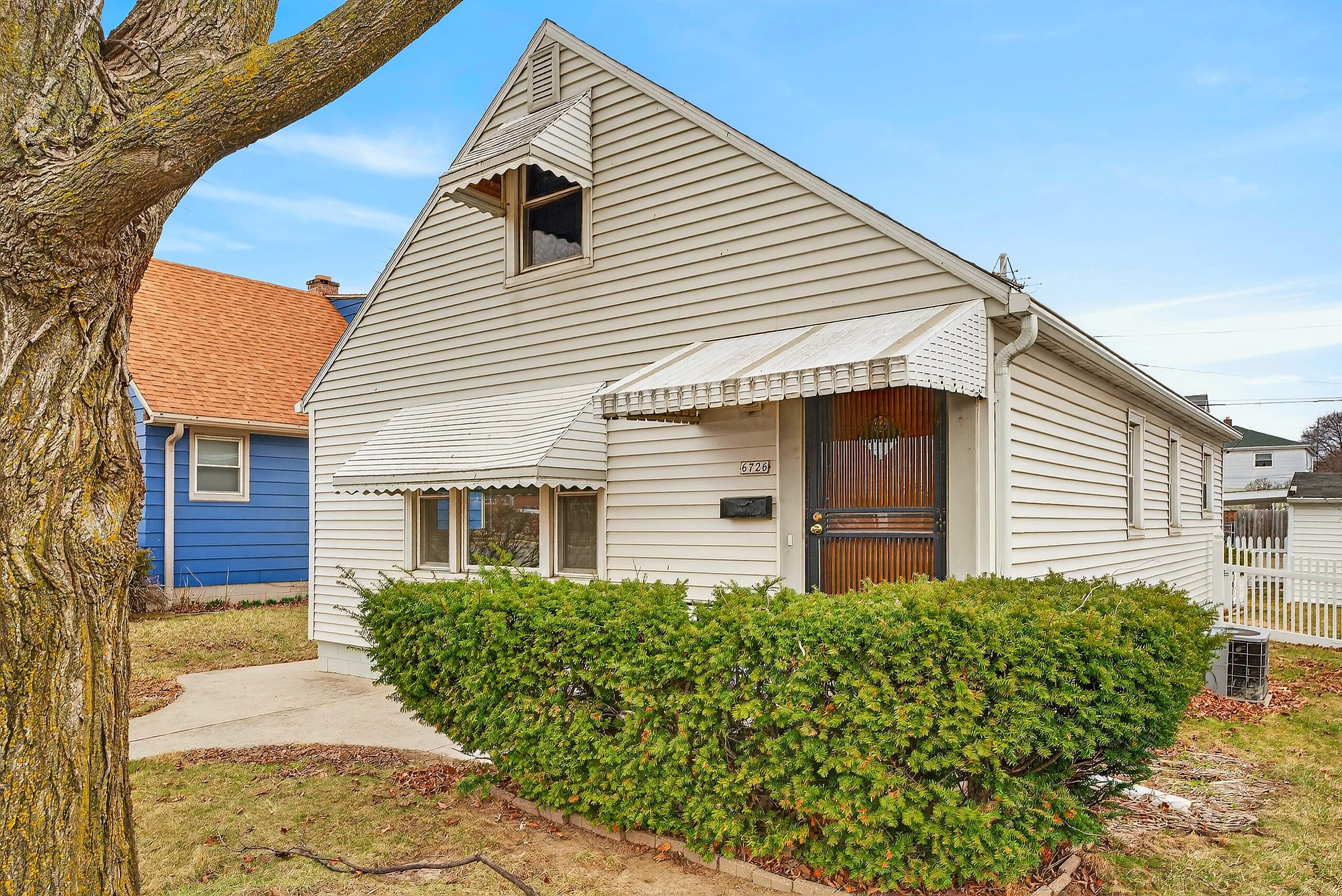 6726 West Silver Spring Drive Milwaukee, WI 53218 - Photo 40 of 46 FRONT OF HOME