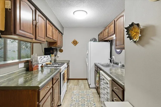 $192,500 | 4880 Grenwich Trail North, Oakdale, MN 55128