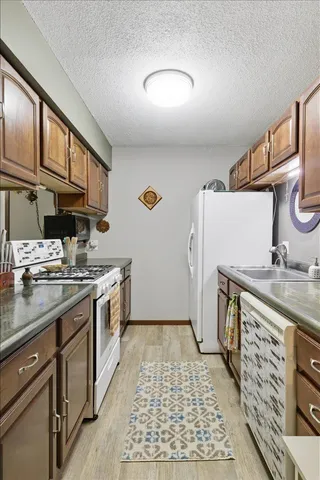 $192,500 | 4880 Grenwich Trail North, Oakdale, MN 55128