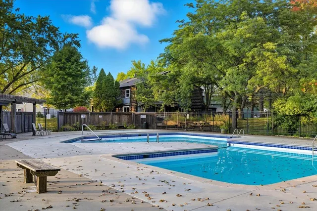 $192,500 | 4880 Grenwich Trail North, Oakdale, MN 55128