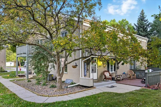 $192,500 | 4880 Grenwich Trail North, Oakdale, MN 55128