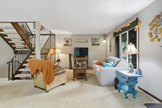 $192,500 | 4880 Grenwich Trail North, Oakdale, MN 55128