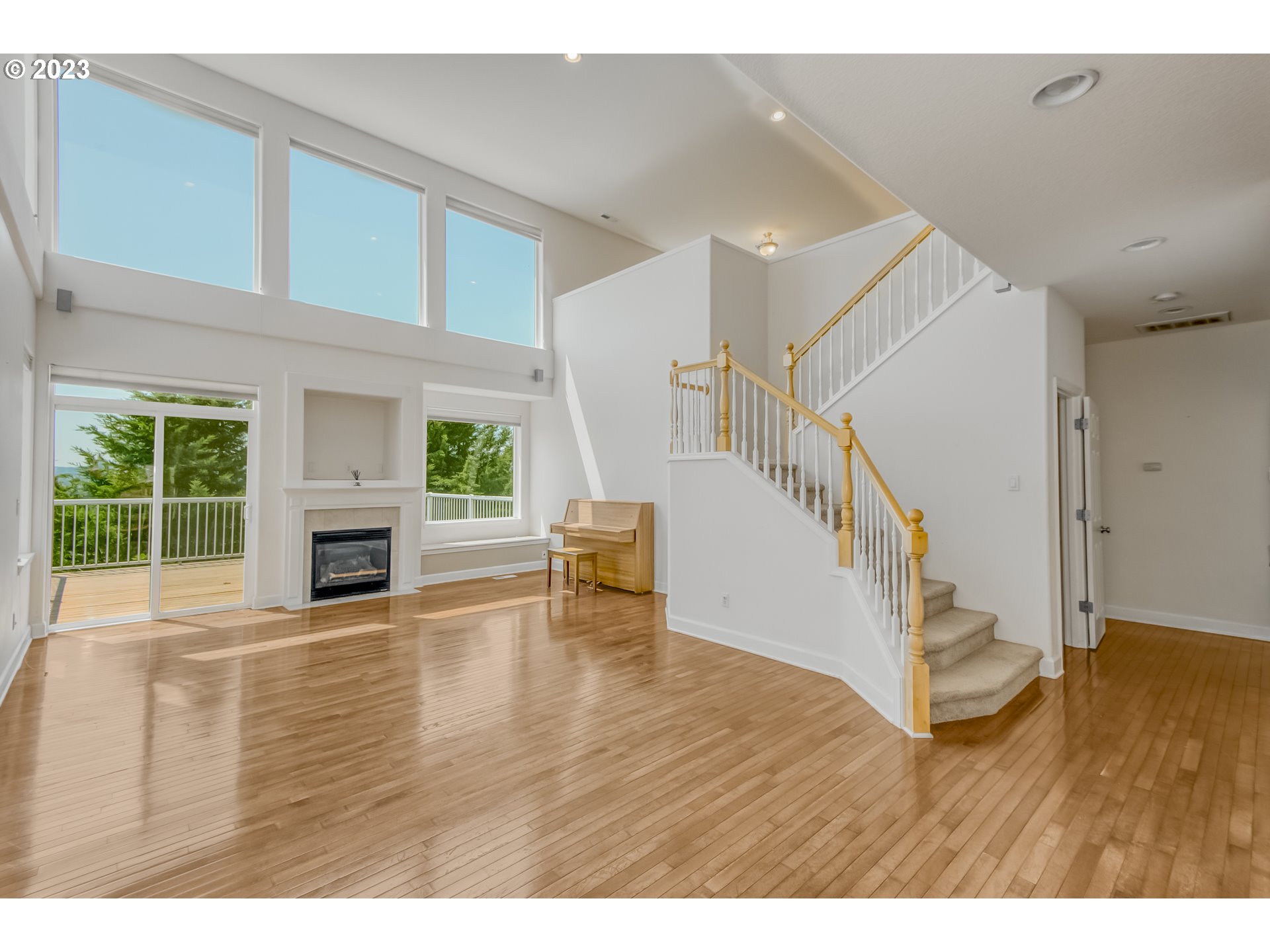 13596 Southwest Mapleview Lane Tigard, OR 97224 - Photo 2 of 28 Gallery Image 2