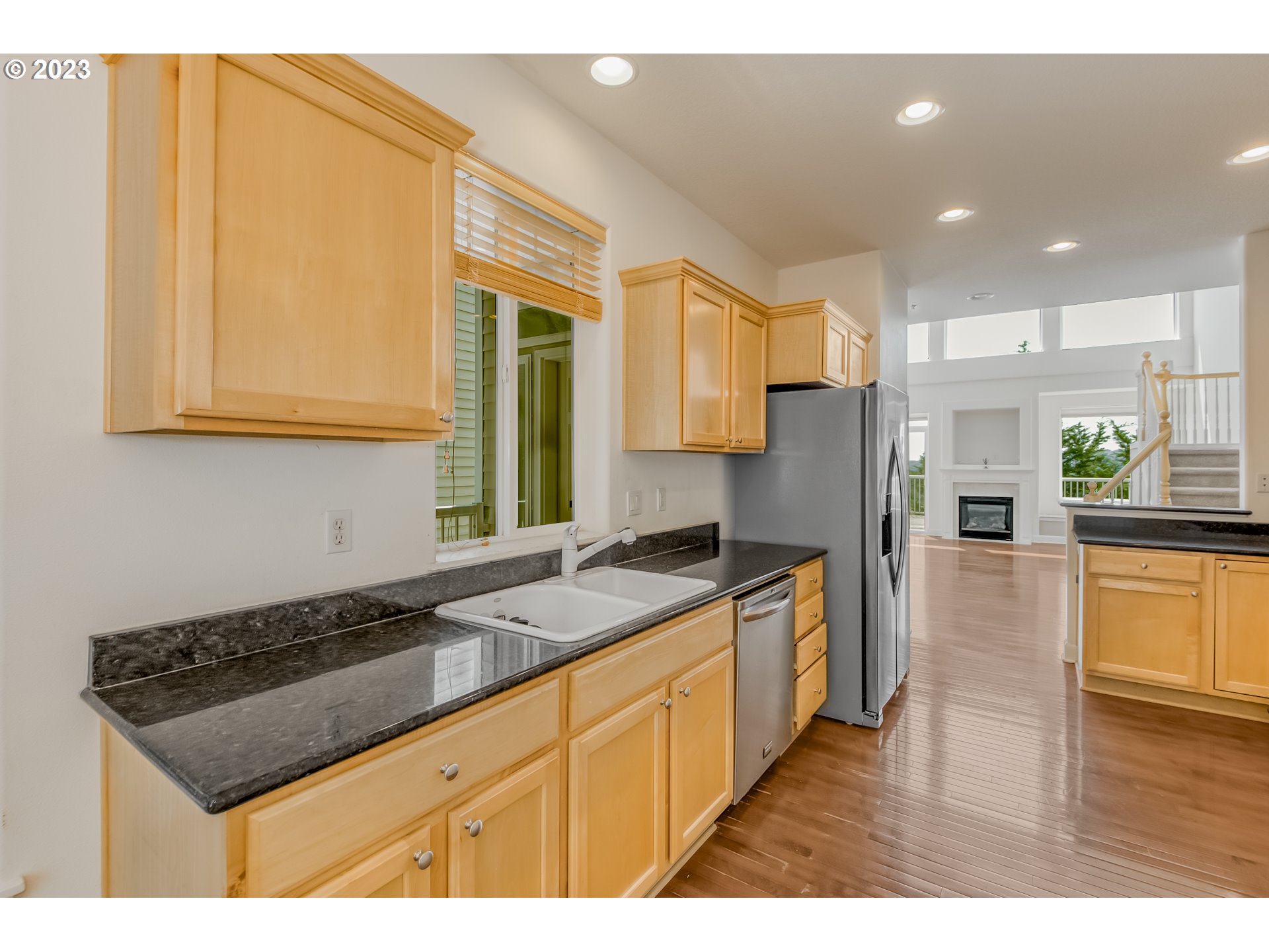 13596 Southwest Mapleview Lane Tigard, OR 97224 - Photo 9 of 28 Gallery Image 9