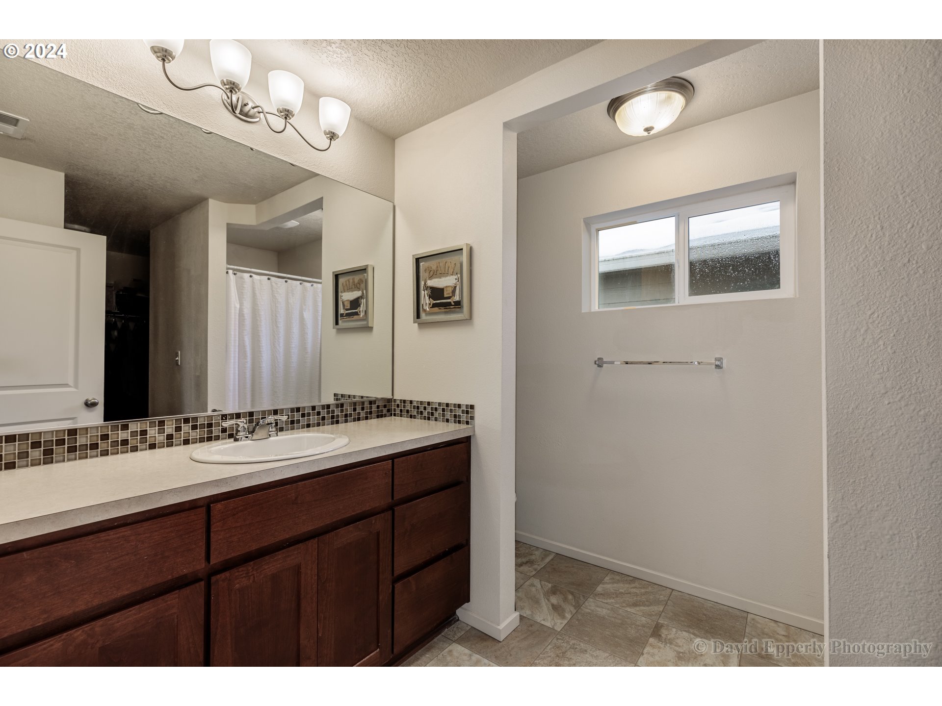 51566 Southwest S Fork Loop Scappoose, OR 97056 - Photo 15 of 18 Bathroom, Attached