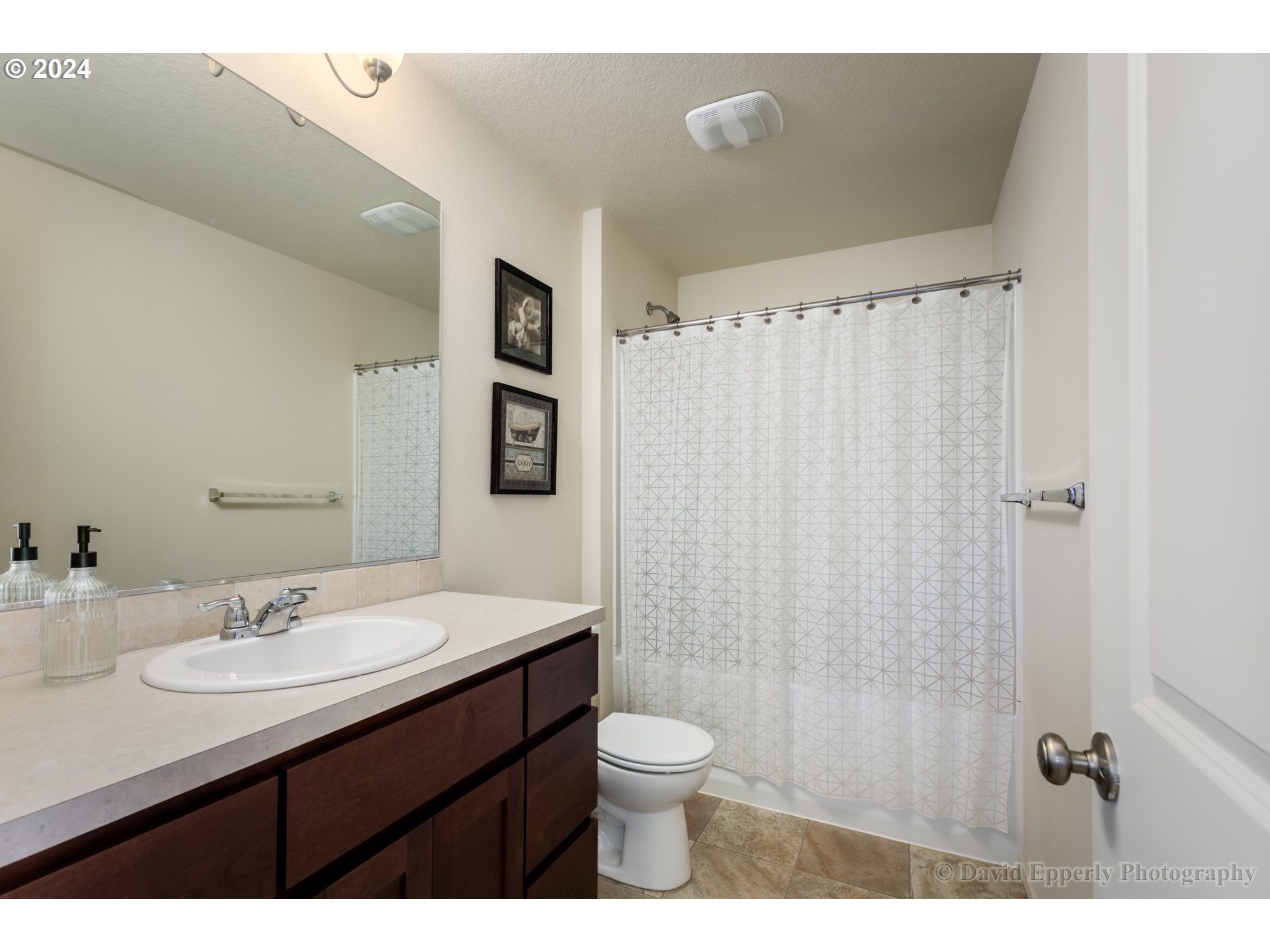 51566 Southwest S Fork Loop Scappoose, OR 97056 - Photo 17 of 18 Bathroom