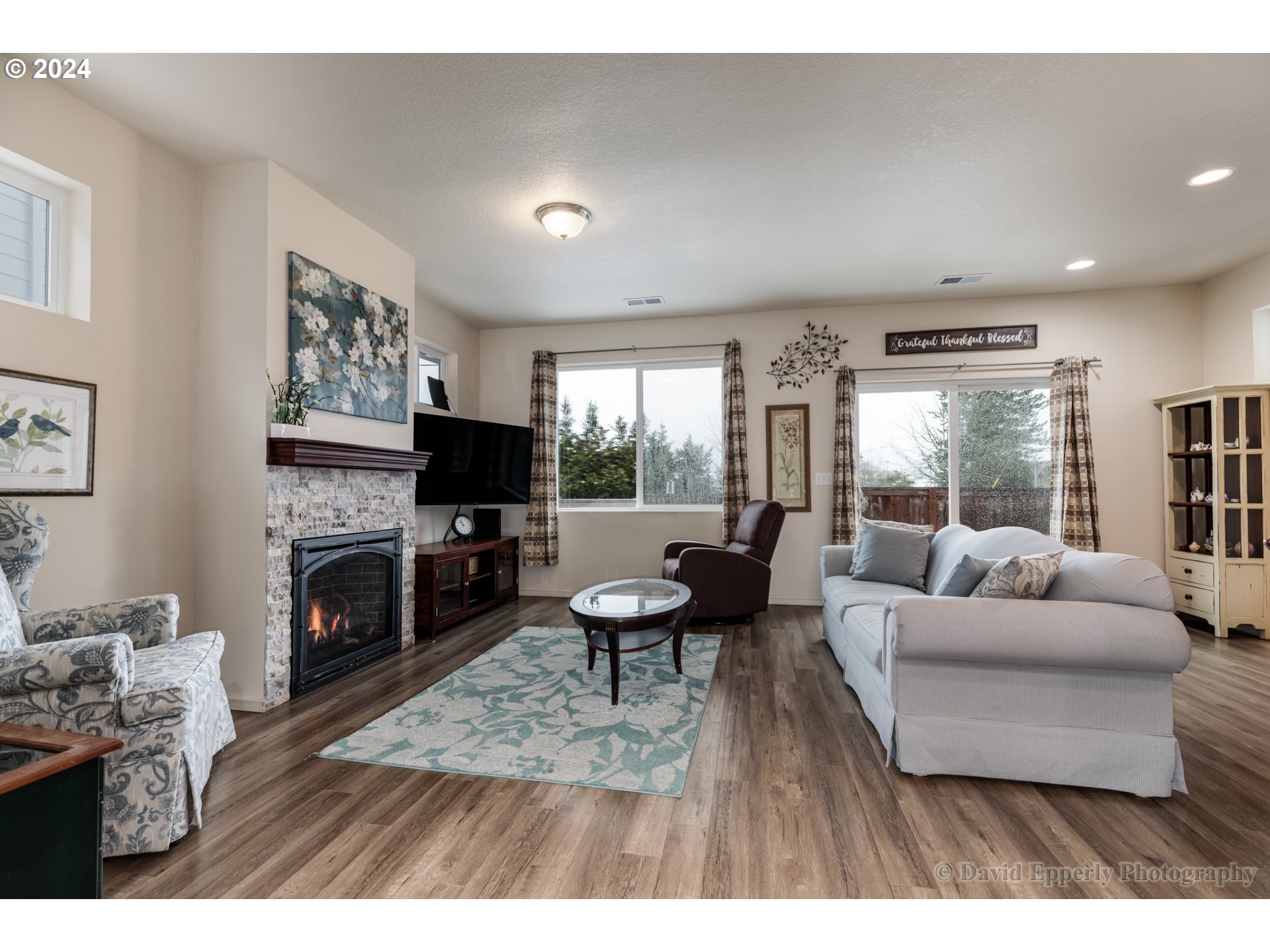 51566 Southwest S Fork Loop Scappoose, OR 97056 - Photo 4 of 18 Living Room