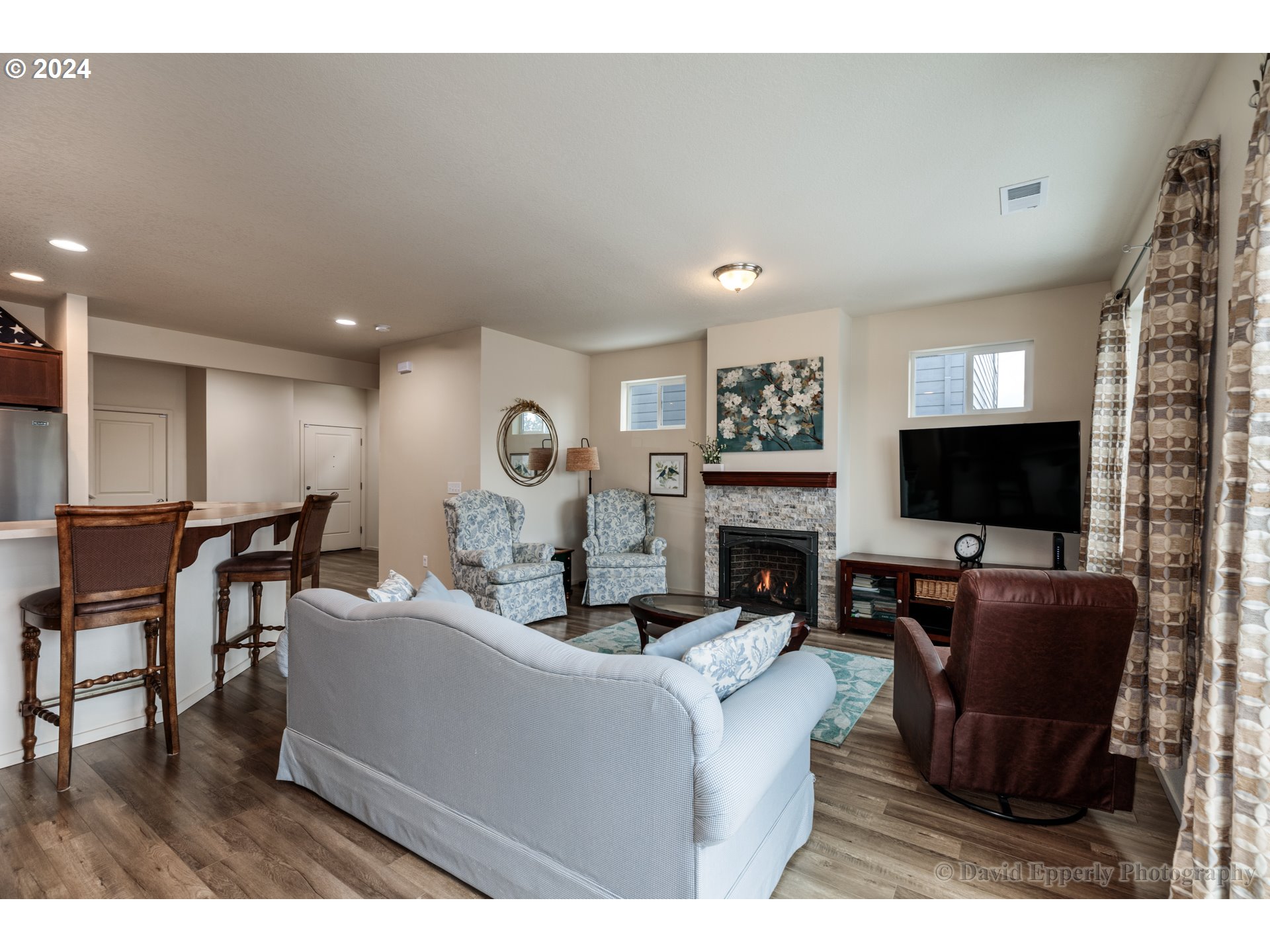 51566 Southwest S Fork Loop Scappoose, OR 97056 - Photo 5 of 18 Living Room