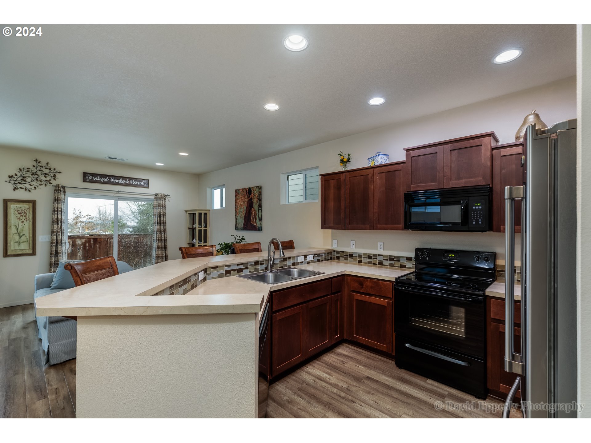 51566 Southwest S Fork Loop Scappoose, OR 97056 - Photo 10 of 18 Kitchen