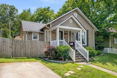 a view of a house with yard and plants