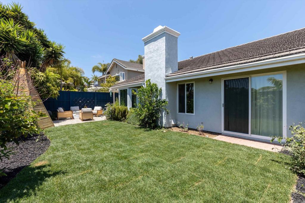 1821 Hawk View Drive Encinitas, CA 92024 - Photo 18 of 42 Exterior Back