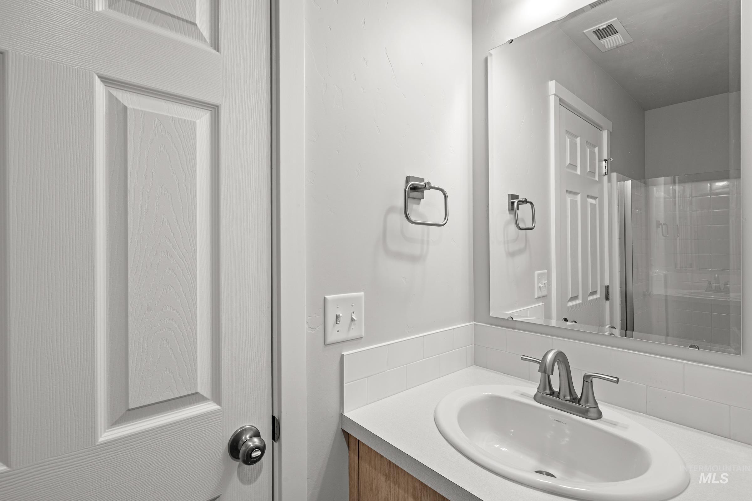 1647 Dyer Street Middleton, ID 83644 - Photo 25 of 25 Bathroom featuring vanity