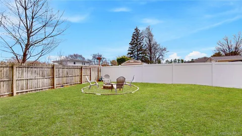 $675,000 | 15 Lisa Drive, Deer Park, NY 11729