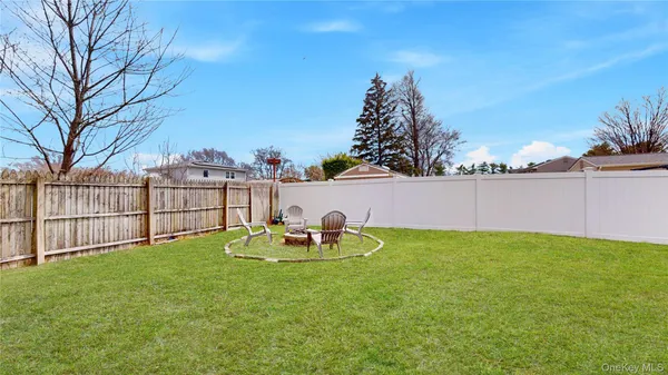 $675,000 | 15 Lisa Drive, Deer Park, NY 11729