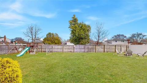 $675,000 | 15 Lisa Drive, Deer Park, NY 11729