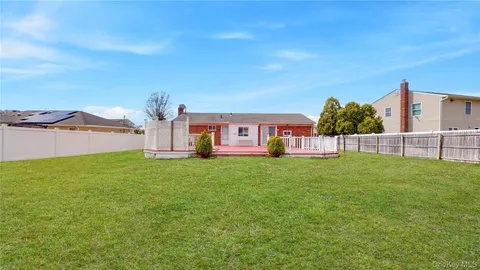 $675,000 | 15 Lisa Drive, Deer Park, NY 11729
