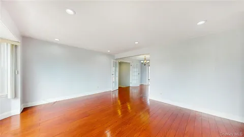 $675,000 | 15 Lisa Drive, Deer Park, NY 11729