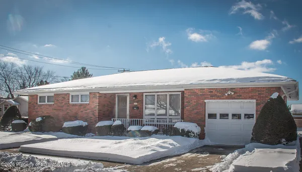 a view of a house with backyard