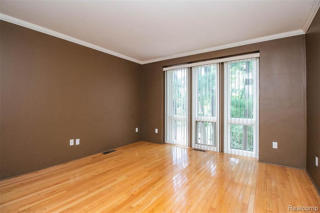 1931 Pine Ridge Lane Bloomfield Hills, MI 48302 - Photo 13 of 47