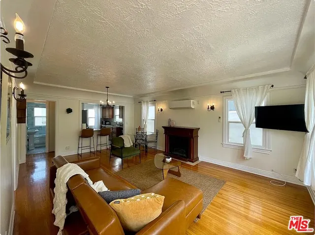 $5,000 | 837 5th Street, Unit 839B, Santa Monica, CA 90403