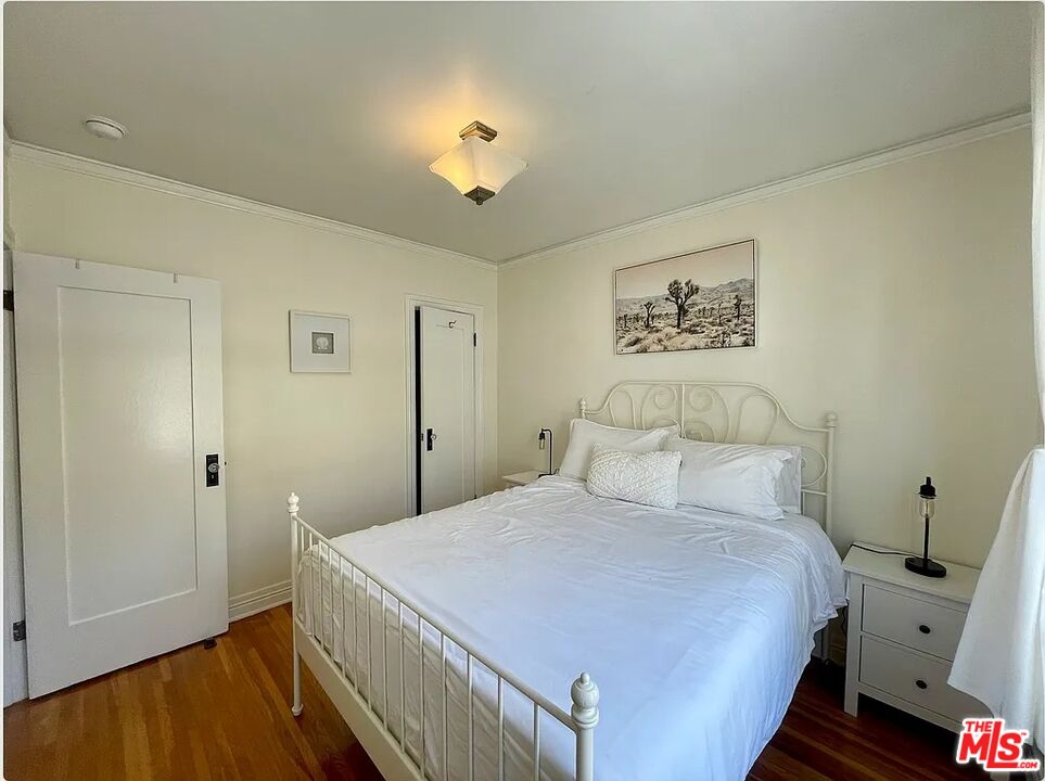 837 5th Street, Unit 839B Santa Monica, CA 90403 - Photo 18 of 23 a bedroom with a bed and a view of bathroom