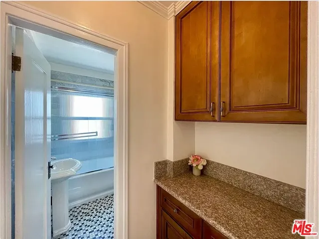 $5,000 | 837 5th Street, Unit 839B, Santa Monica, CA 90403