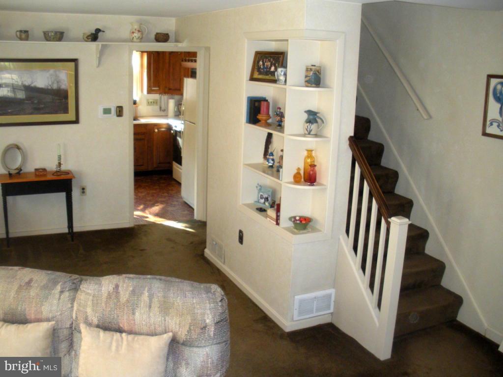 1122 Jamaica Road Lancaster, PA 17602 - Photo 6 of 33 Gallery Image 6