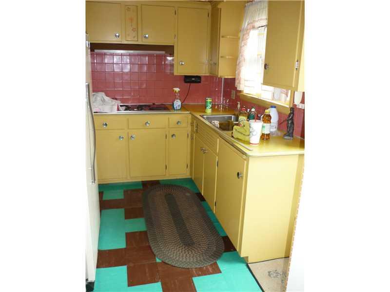 3554 Evergreen Road Pulaski, PA 16143 - Photo 5 of 14 Kitchen.