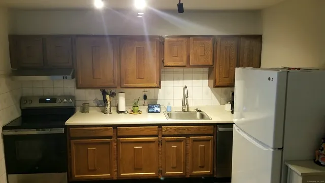 $1,900 | 75 Balance Rock Road, Unit 11, Seymour, CT 06483